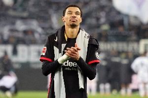 罗马诺：利物浦今日与法兰克福接触，以敲定埃基蒂克交易附加条款