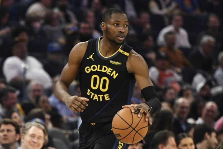 记者：库明加要3000万+年薪&不想回金州 勇士想给2000万以便交易