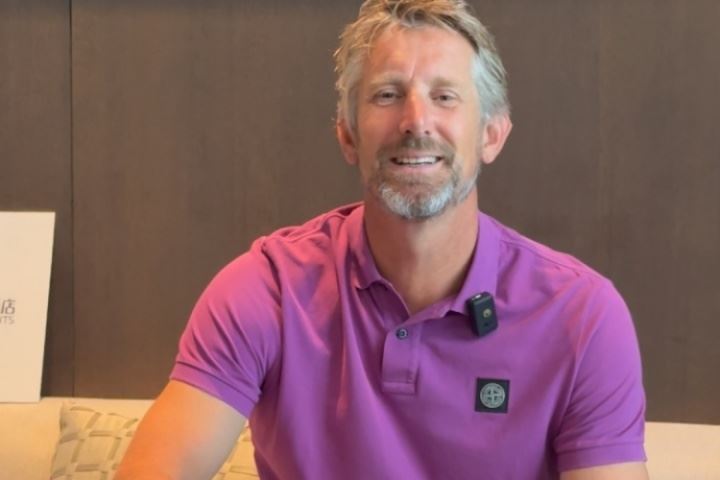 门神！范德萨给吧友们打招呼啦😄：吧友们，大家好！我是范德萨