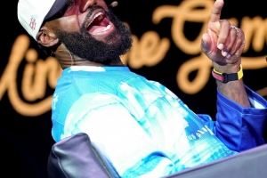 詹姆斯：想夺冠每人都得在自我角色中当MVP且愿意牺牲数据和想法