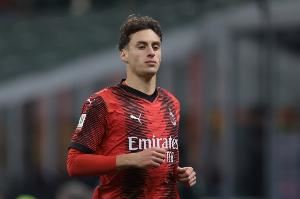 全市场：维罗纳可能租借引进米兰边后卫F-泰拉恰诺，附带买断条款