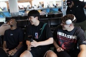 76人记者：杨瀚森很有天赋 但我很好奇开拓者怎么安排他和克林根