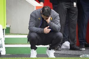 记者：阿莫林和马雷斯卡都得到了支持，但曼联在找继任者蓝军没有