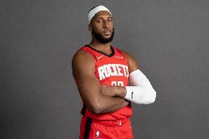 能攻擅防！奥科吉半场9中4拿到13分2助2断3帽 首节半节就得10分