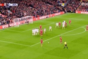 可惜！加克波内切造任意球，索博主罚直接打门被大马丁扑出