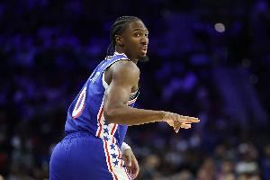 比肩哈登&东契奇等人！马克西开季连续六场25+5助 历史第五人