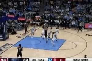 啥动作啊！莫兰特补防直接起跳扑下申京上篮