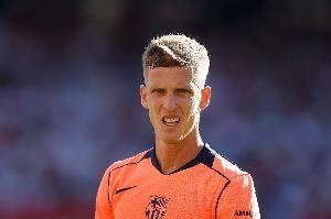 奥尔莫:莱万的表现对球队很重要 卡萨多感到肌肉有些问题